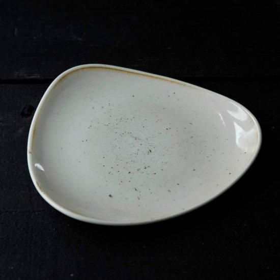 stone cast ロータスプレートS（ナツメグクリーム・ペッパーコーングレー・マスタードイエロー）